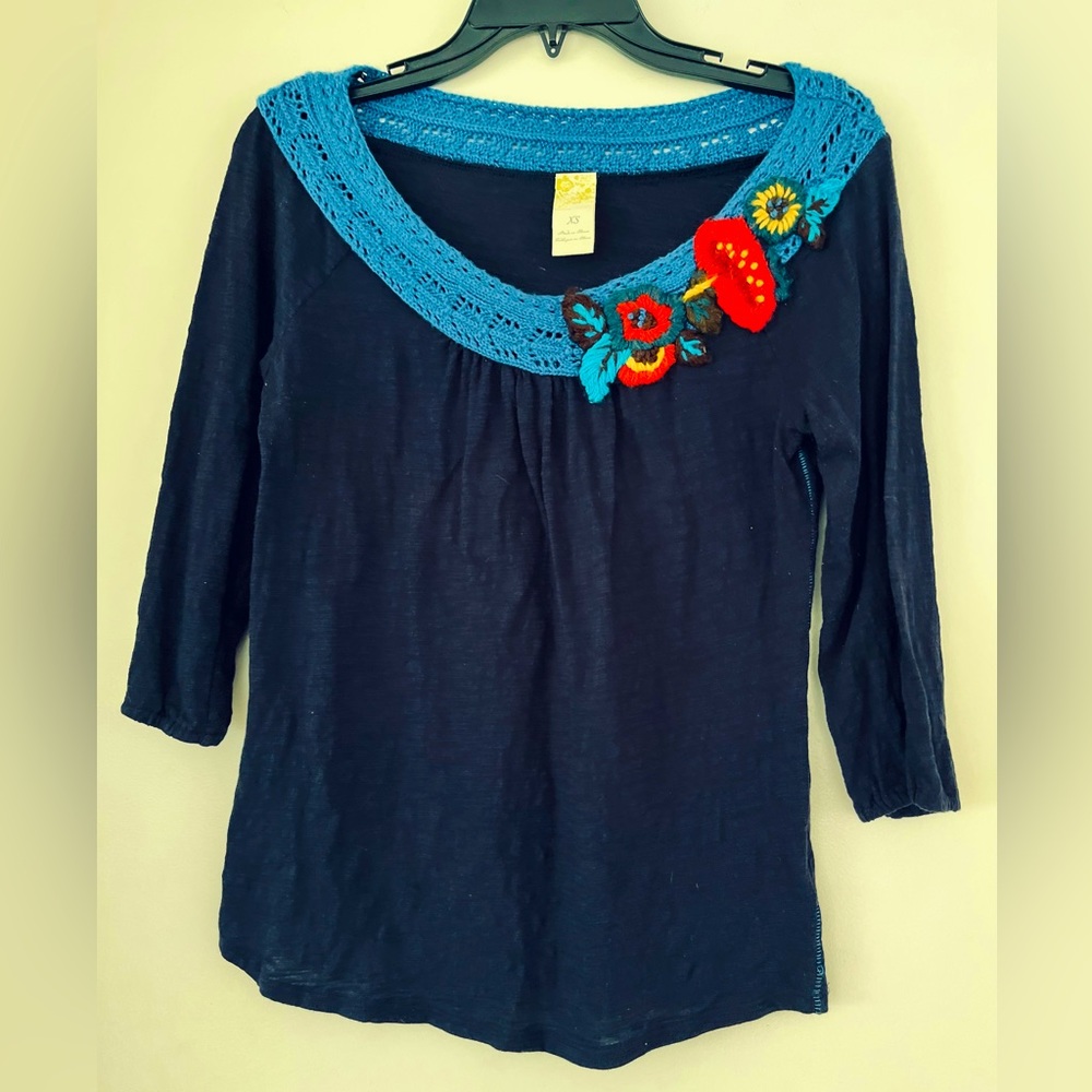 EUC Anthropologie embroidered navy top XS Small